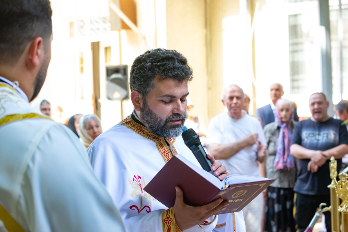 Cinstire deosebită adusă Sfintei Cruci în Capitală 268304