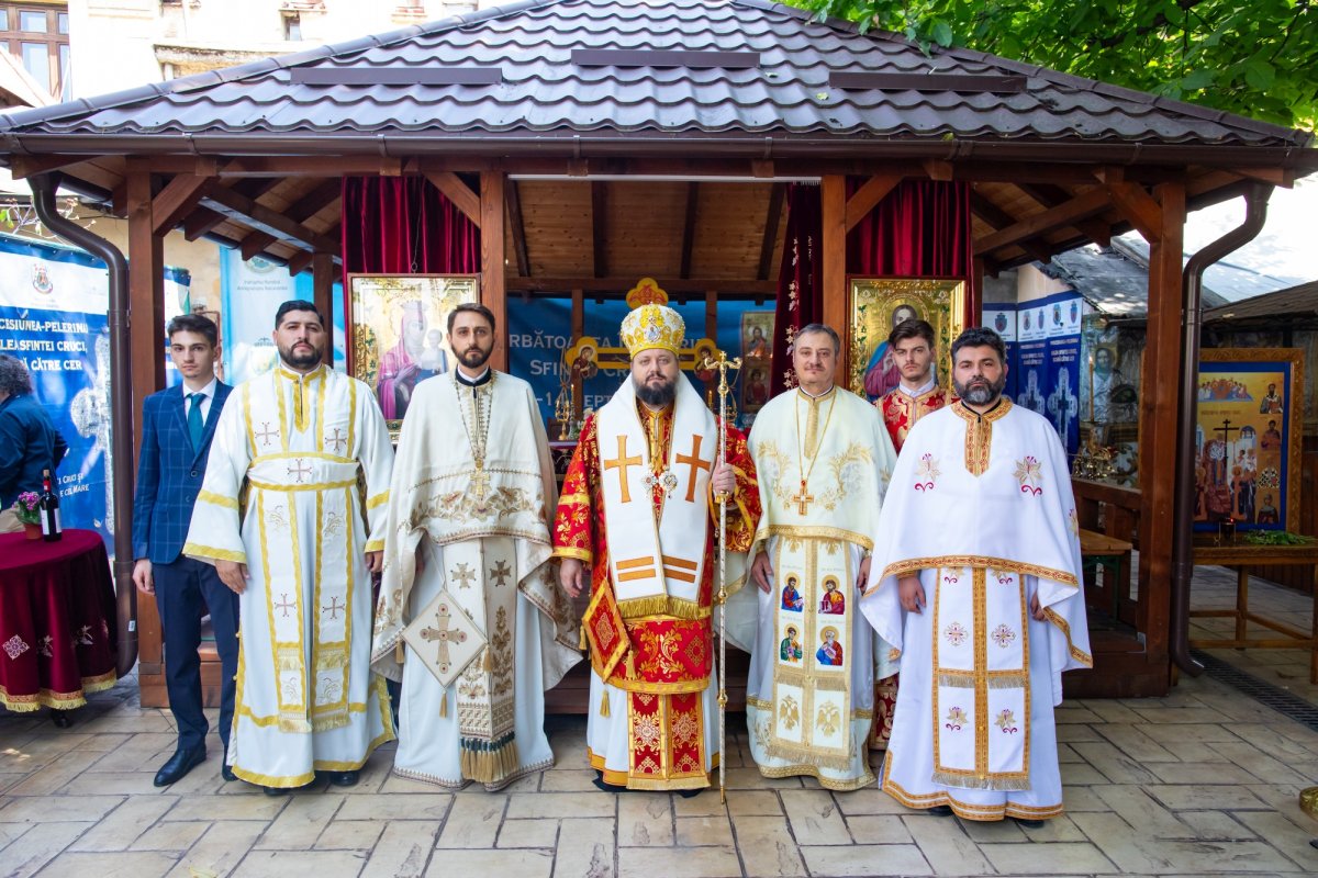 Cinstire deosebită adusă Sfintei Cruci în Capitală 268310
