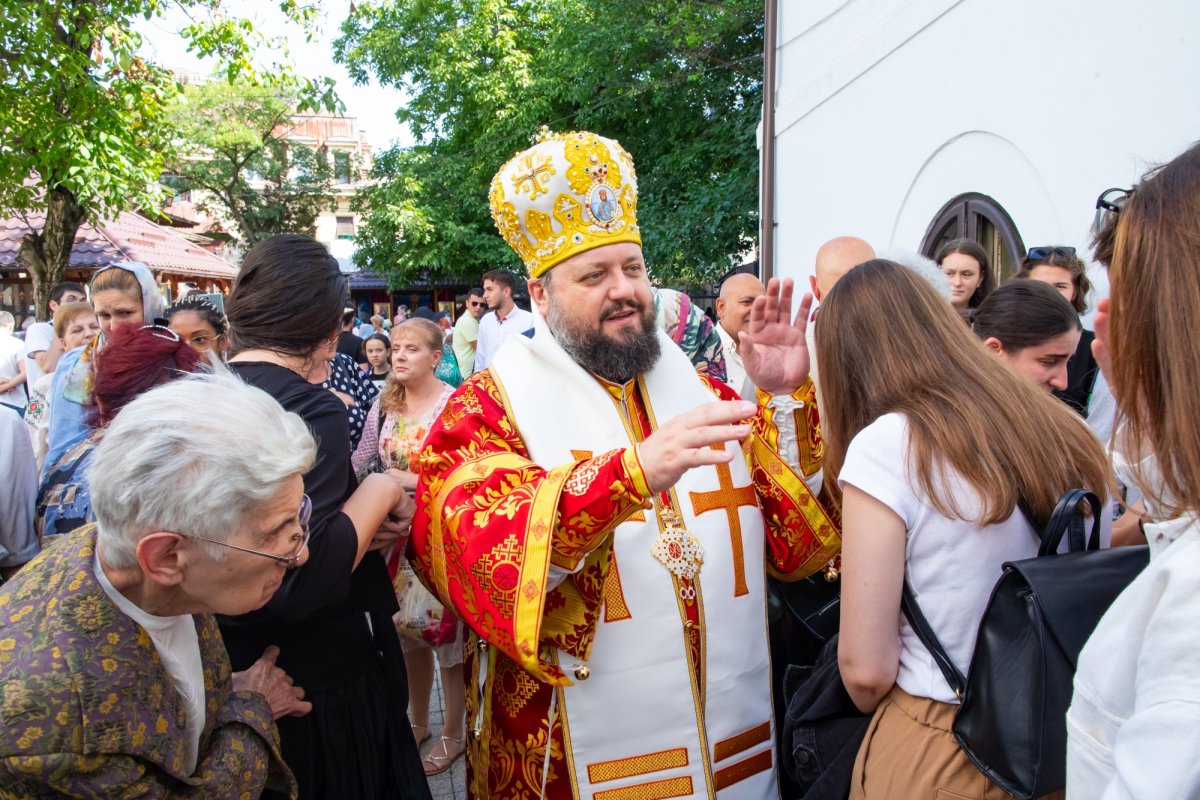 Cinstire deosebită adusă Sfintei Cruci în Capitală 268316