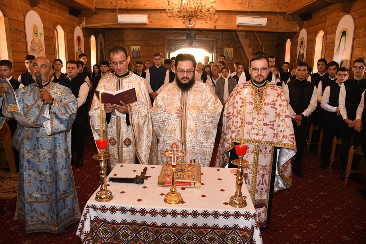 Deschiderea anului școlar la Seminarul Teologic din Caransebeș 268147