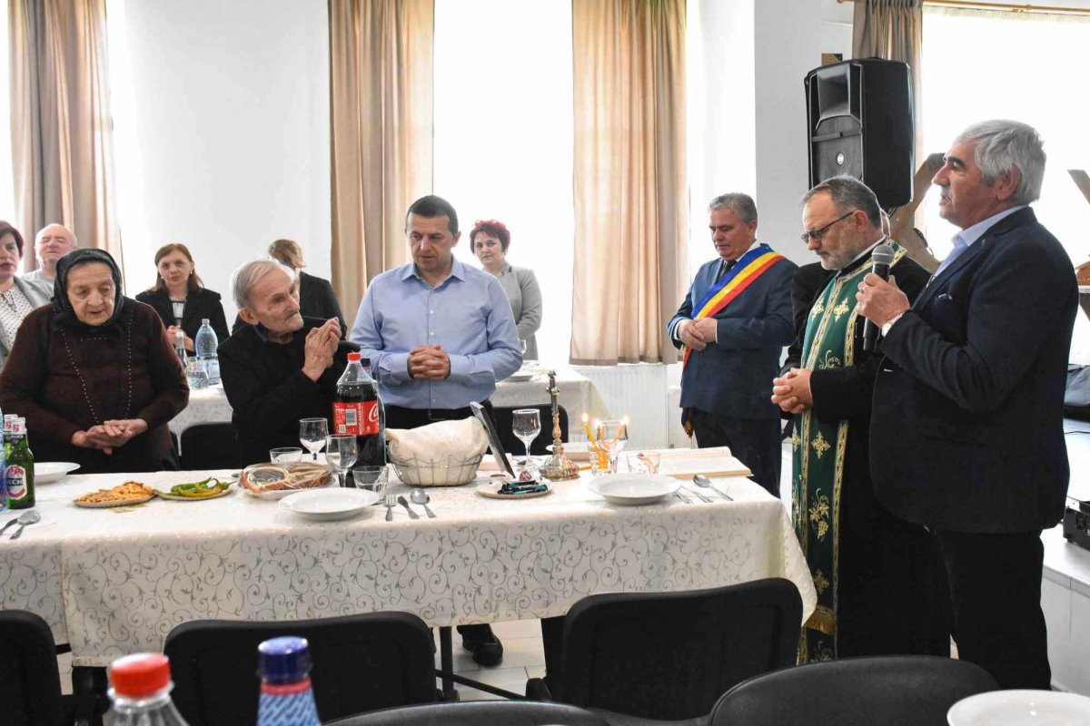 O sută de ani de viață sub ocrotirea Maicii Domnului 268071