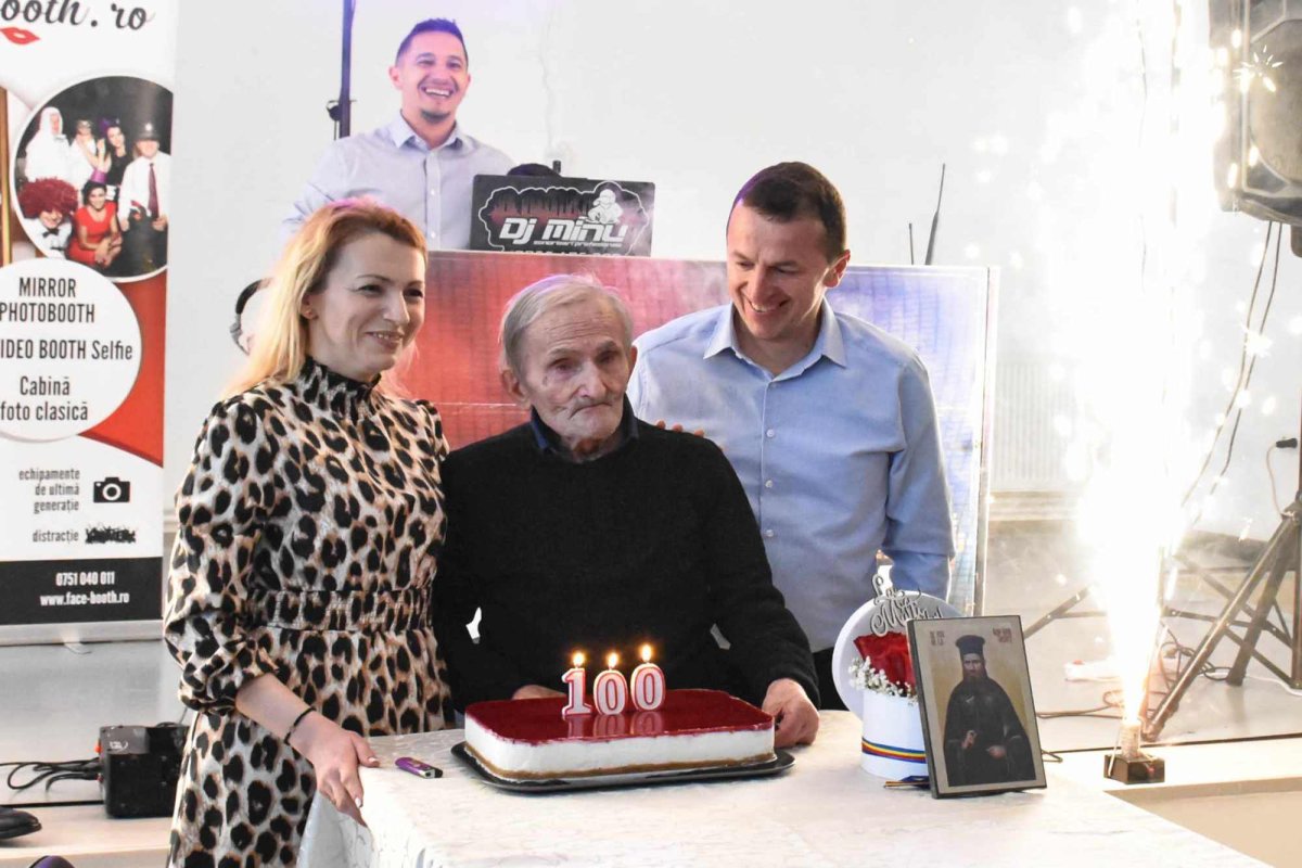 O sută de ani de viață sub ocrotirea Maicii Domnului 268073