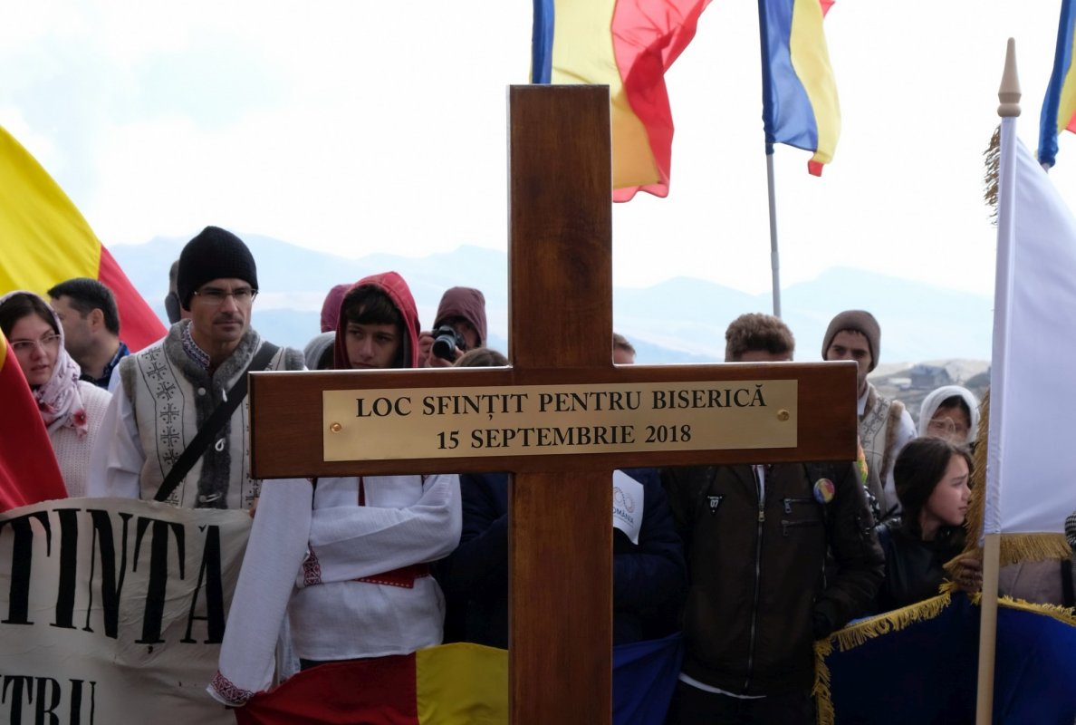 Pe munte, spre Cruce! De la poalele Caraimanului către înălțimile trăirilor 268337