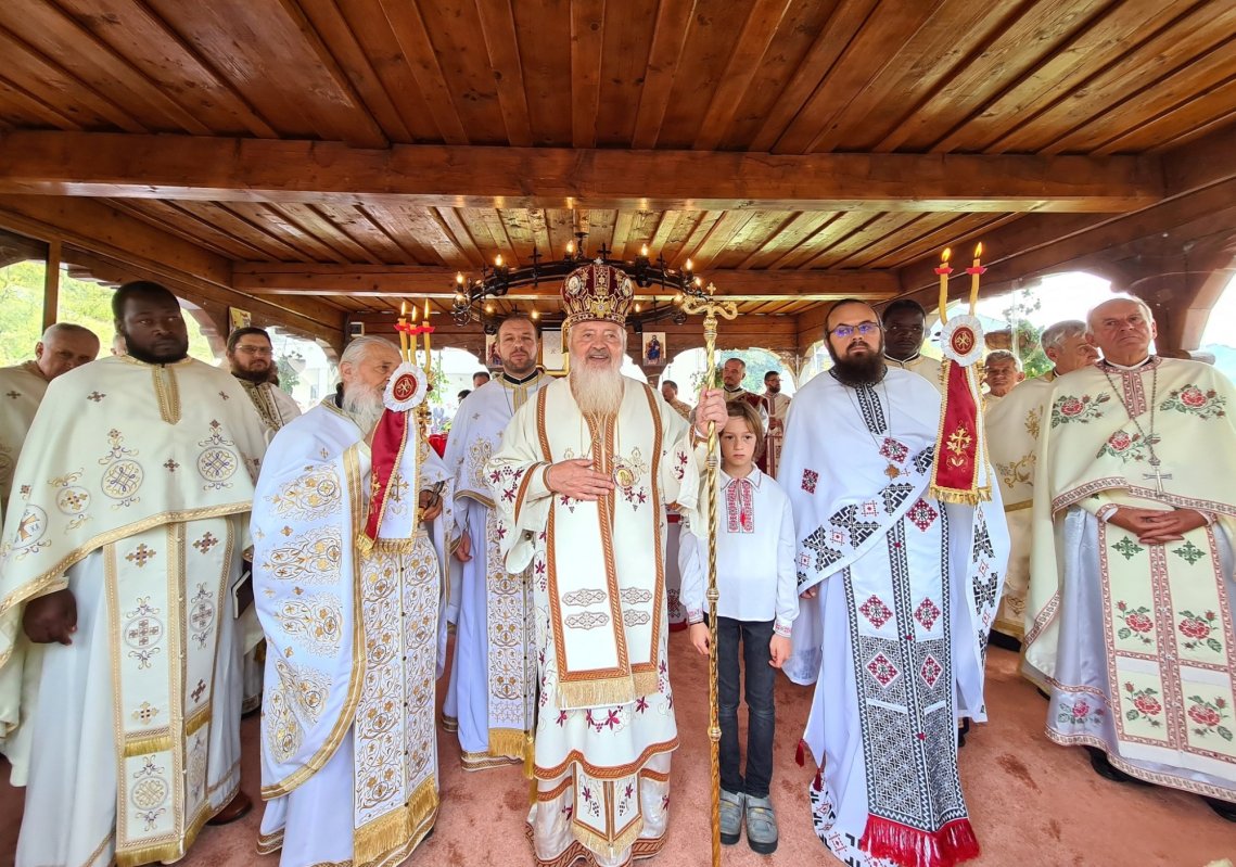 Sărbătoare la Mănăstirea de la Cășiel 268370