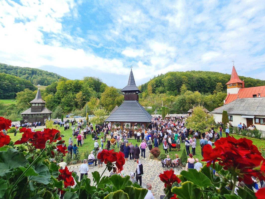 Sărbătoare la Mănăstirea de la Cășiel 268371