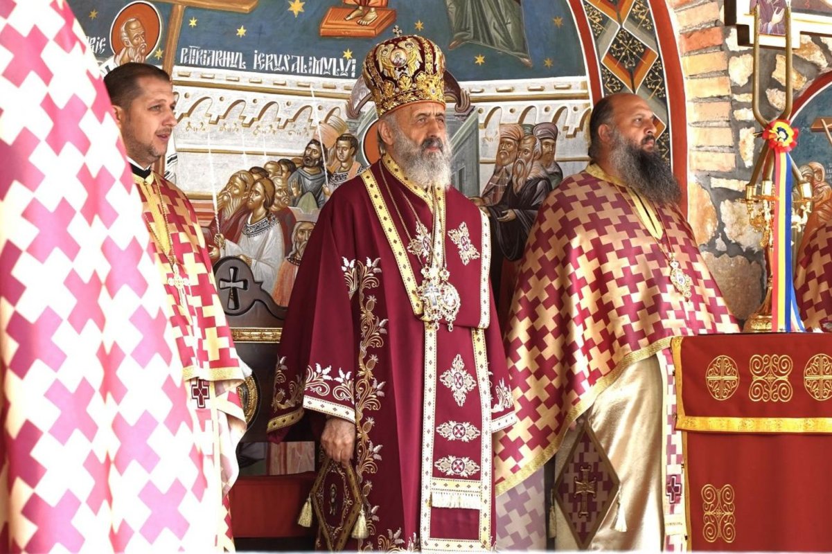 Slujire arhierească la mănăstirea de la Lupșa 268376