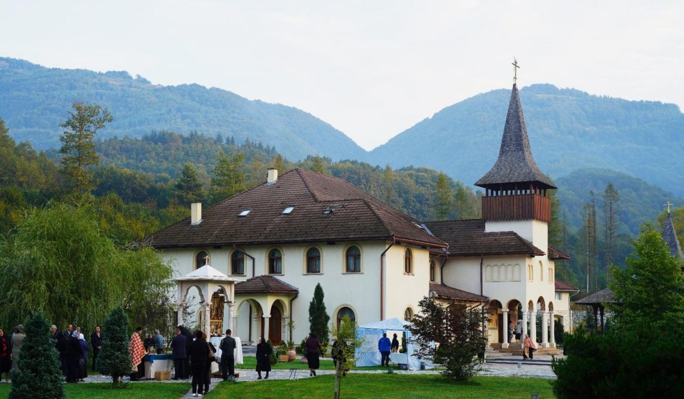 Slujire arhierească la mănăstirea de la Lupșa 268379