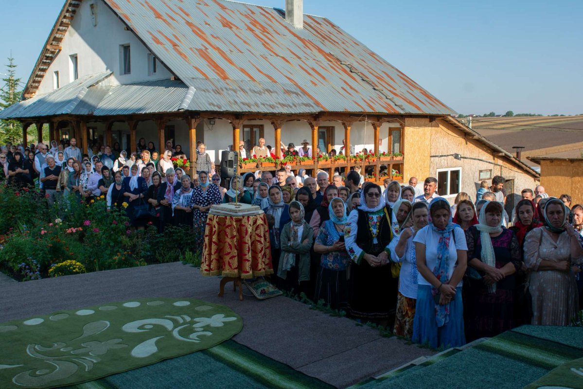 Slujire la hramul Mănăstirii Lebăda 268397