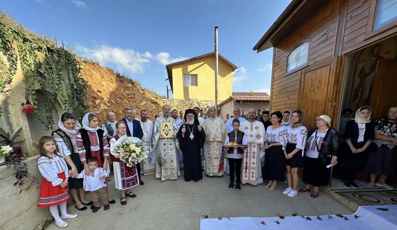 Sfânta Liturghie arhierească într-o parohie din Tulcea 268607