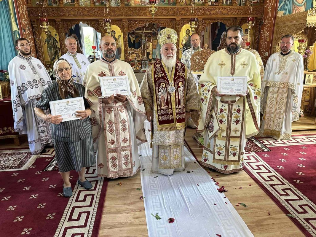 Sfânta Liturghie arhierească într-o parohie din Tulcea 268608