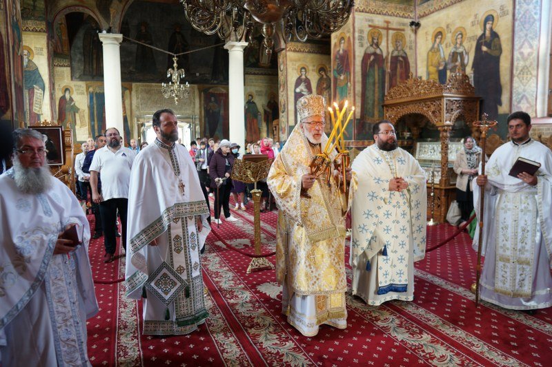 Slujire arhierească la Mănăstirea Negru Vodă din Câmpulung Muscel 268603