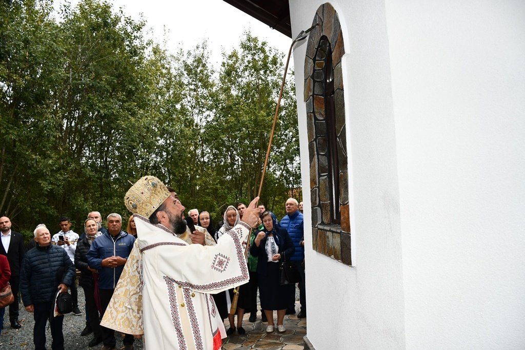 Târnosirea bisericii din Gărâna 268566