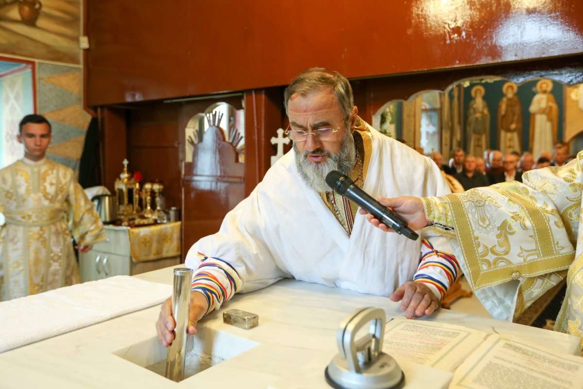 Biserica din satul Mesteacănu, târnosită de Arhiepiscopul Buzăului şi Vrancei 268704