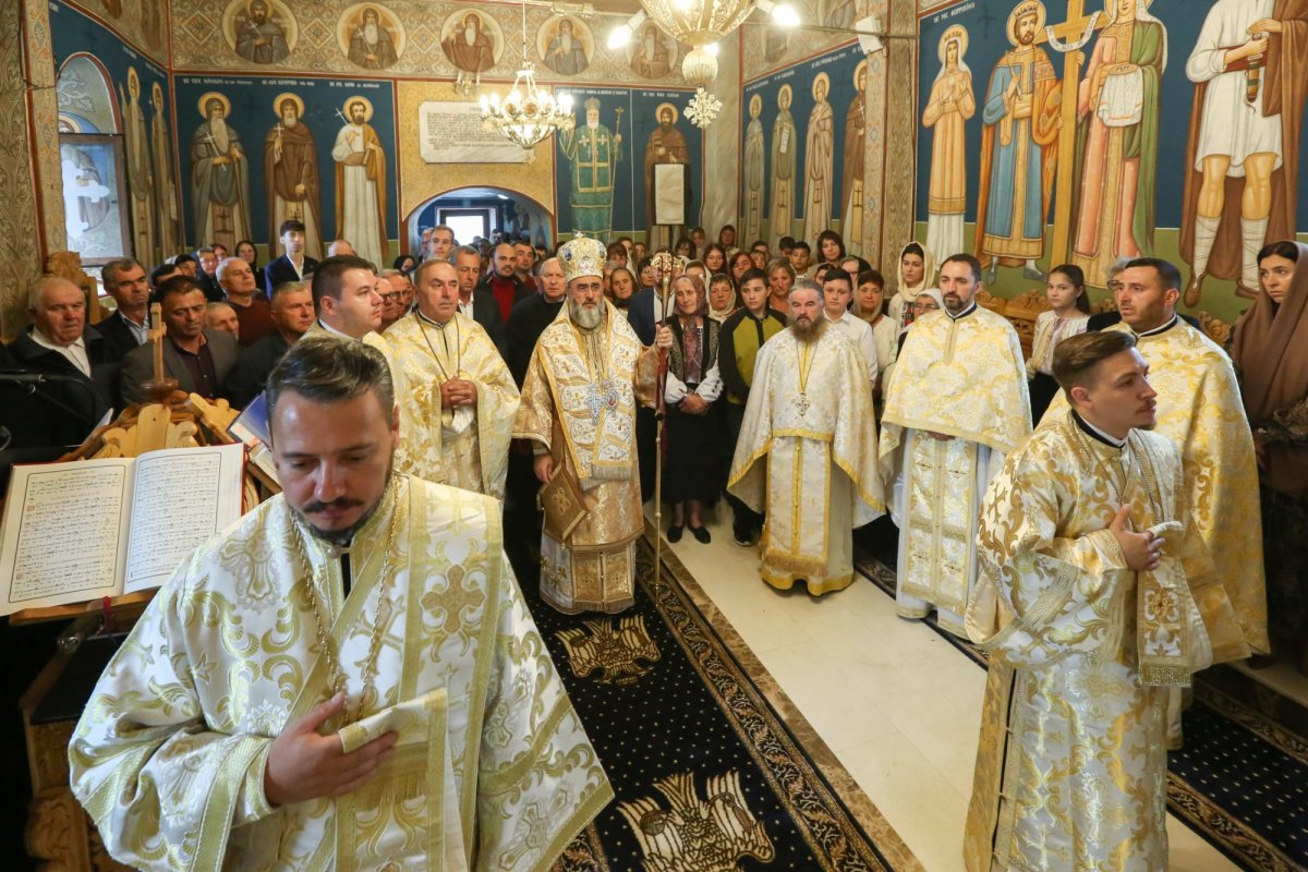 Biserica din satul Mesteacănu, târnosită de Arhiepiscopul Buzăului şi Vrancei 268705