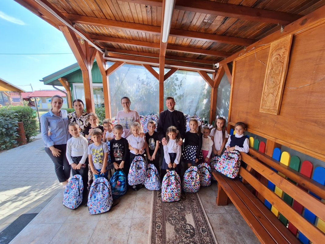 Daruri din partea Protoieriei Sector 1 pentru copiii de la Centrul „Sfântul Stelian” 268728