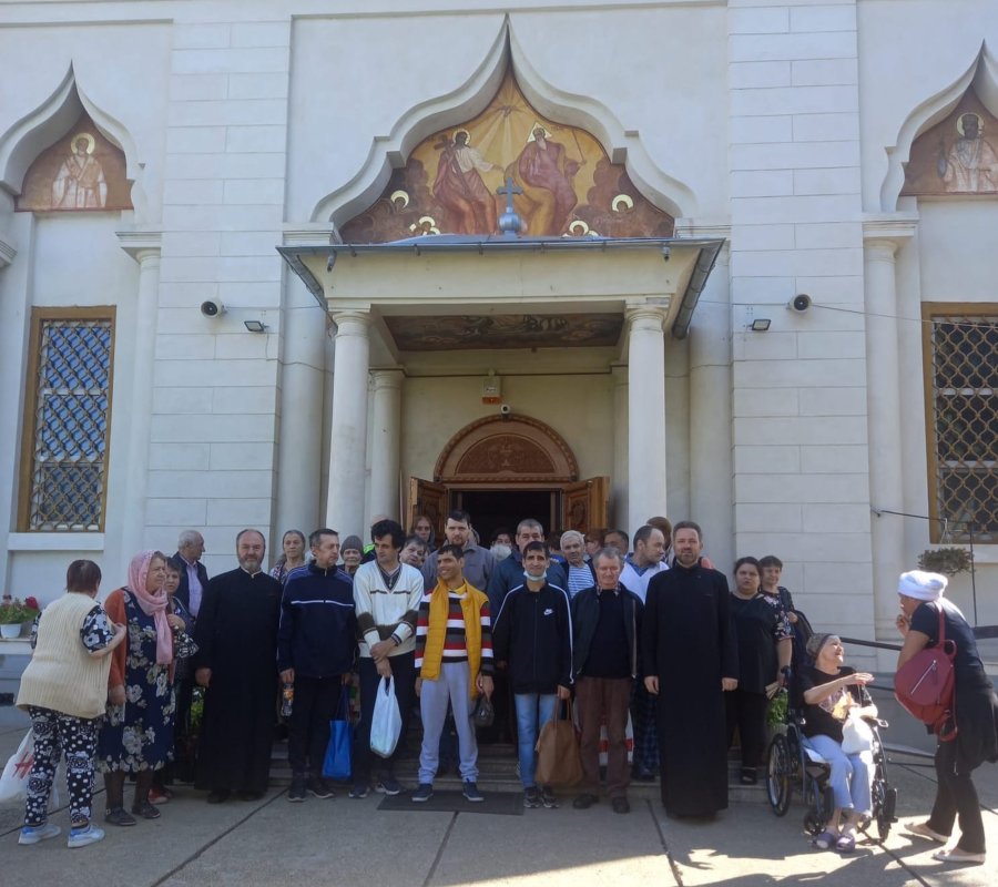 Pelerinaj în jurul Capitalei pentru credincioșii vârstnici din sectorul 4 268726