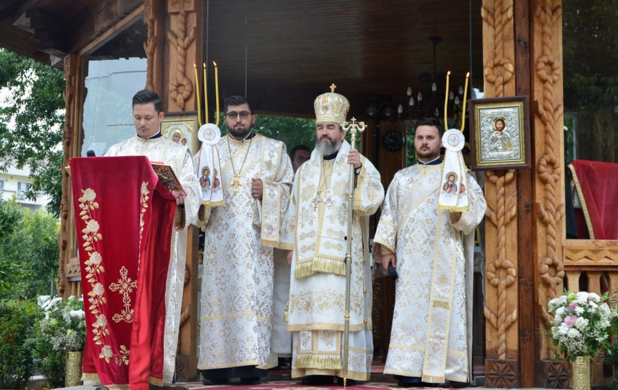 Prezențe arhierești în Duminica după Înălțarea Sfintei Cruci 268666