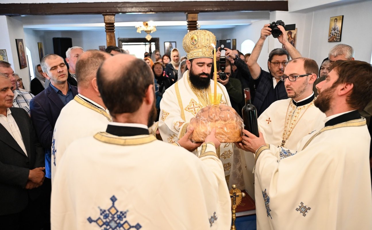 Prezențe arhierești în Duminica după Înălțarea Sfintei Cruci 268669