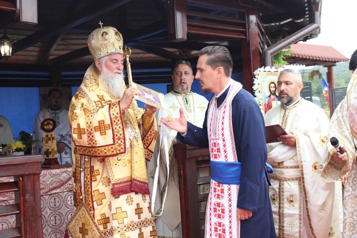 Sfințire de biserică în Parohia Ţicleni, Protoieria Târgu Cărbunești 268701