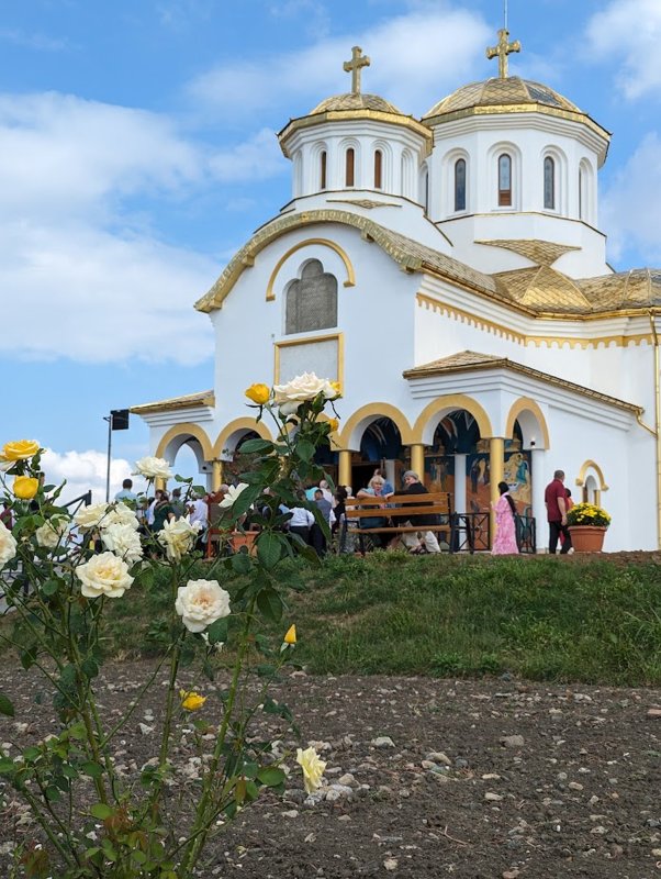 Târnosire de biserică în Arhiepiscopia Timișoarei 268684