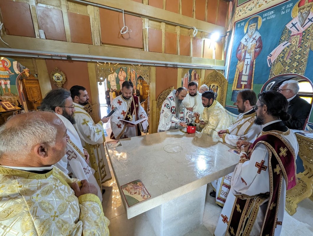 Târnosire de biserică în Arhiepiscopia Timișoarei 268685