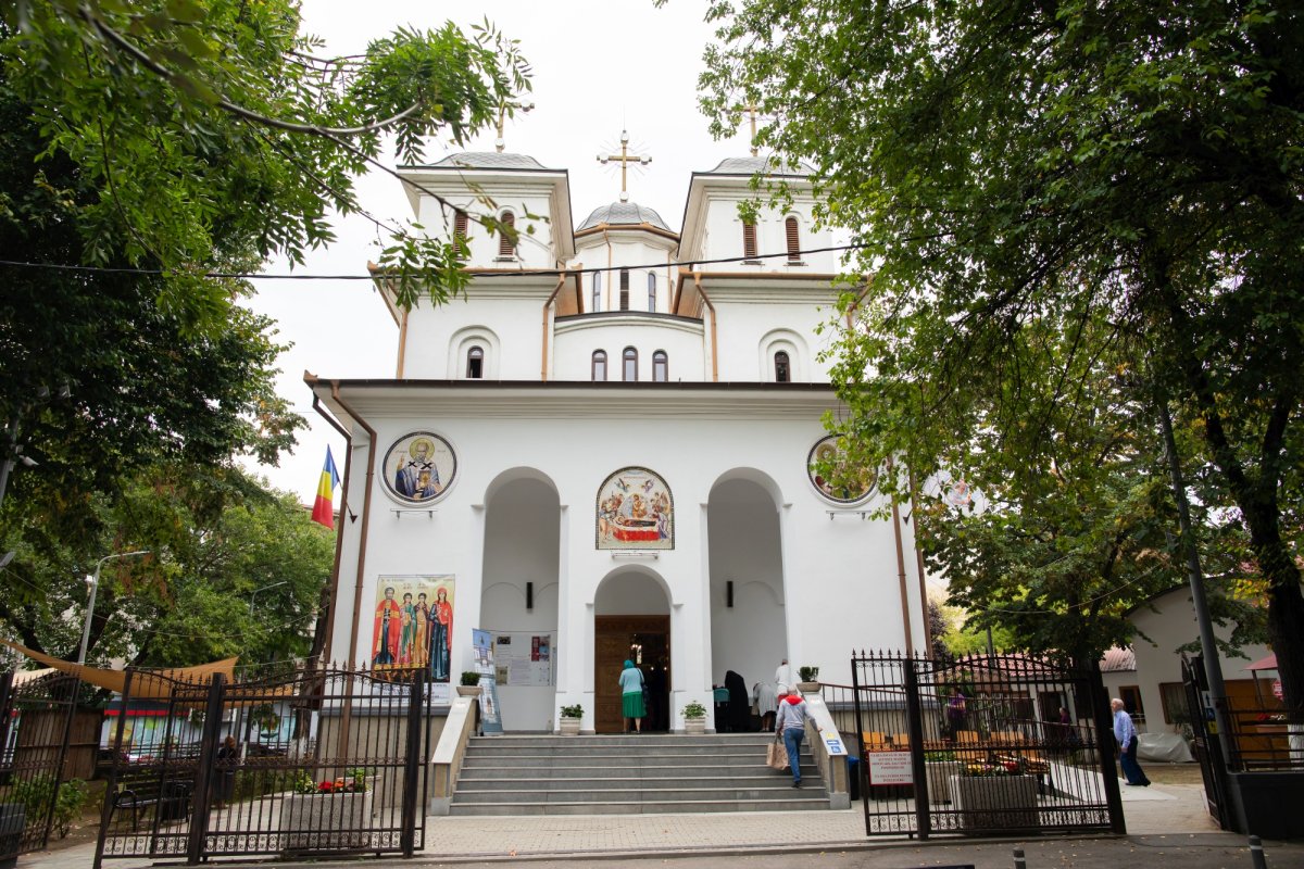 Fidelitate față de o familie de sfinți martiri în Capitală  268955