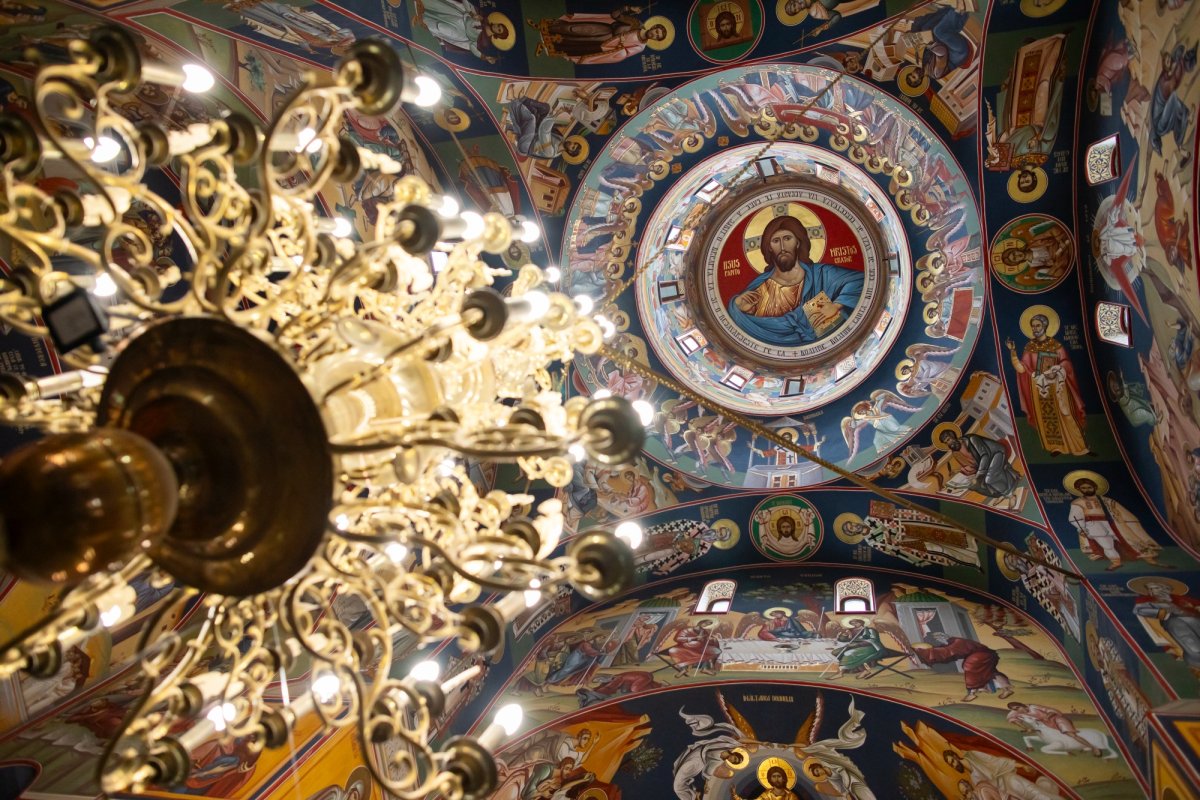 Fidelitate față de o familie de sfinți martiri în Capitală  268956