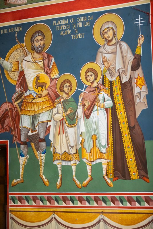 Fidelitate față de o familie de sfinți martiri în Capitală  268959