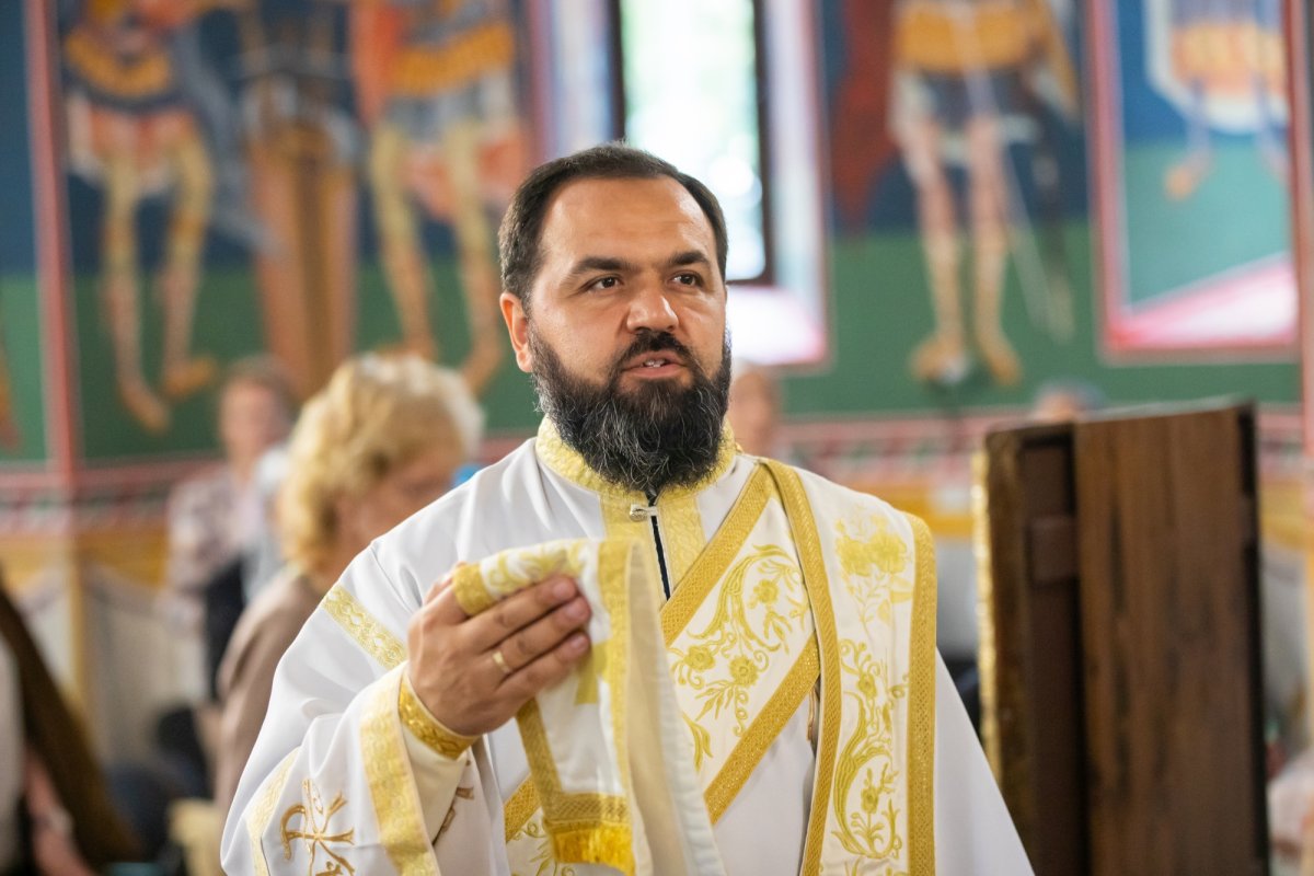 Fidelitate față de o familie de sfinți martiri în Capitală  268961