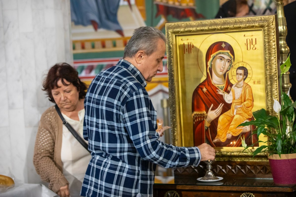 Fidelitate față de o familie de sfinți martiri în Capitală  268966