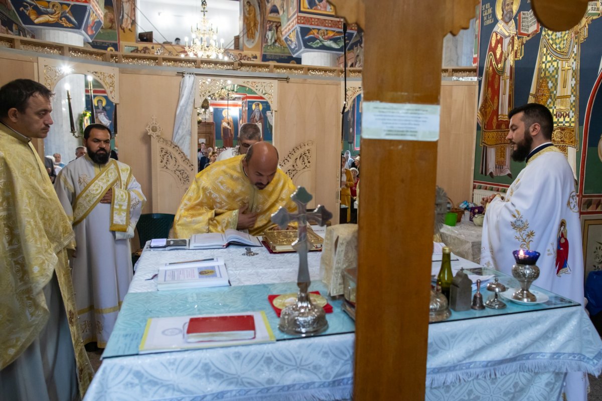 Fidelitate față de o familie de sfinți martiri în Capitală  268969