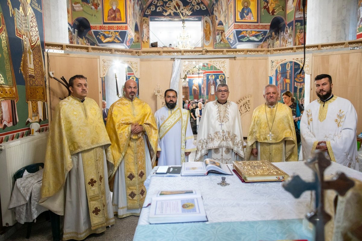 Fidelitate față de o familie de sfinți martiri în Capitală  268971