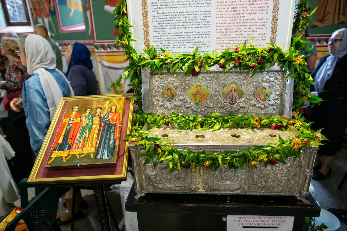 Fidelitate față de o familie de sfinți martiri în Capitală  268972