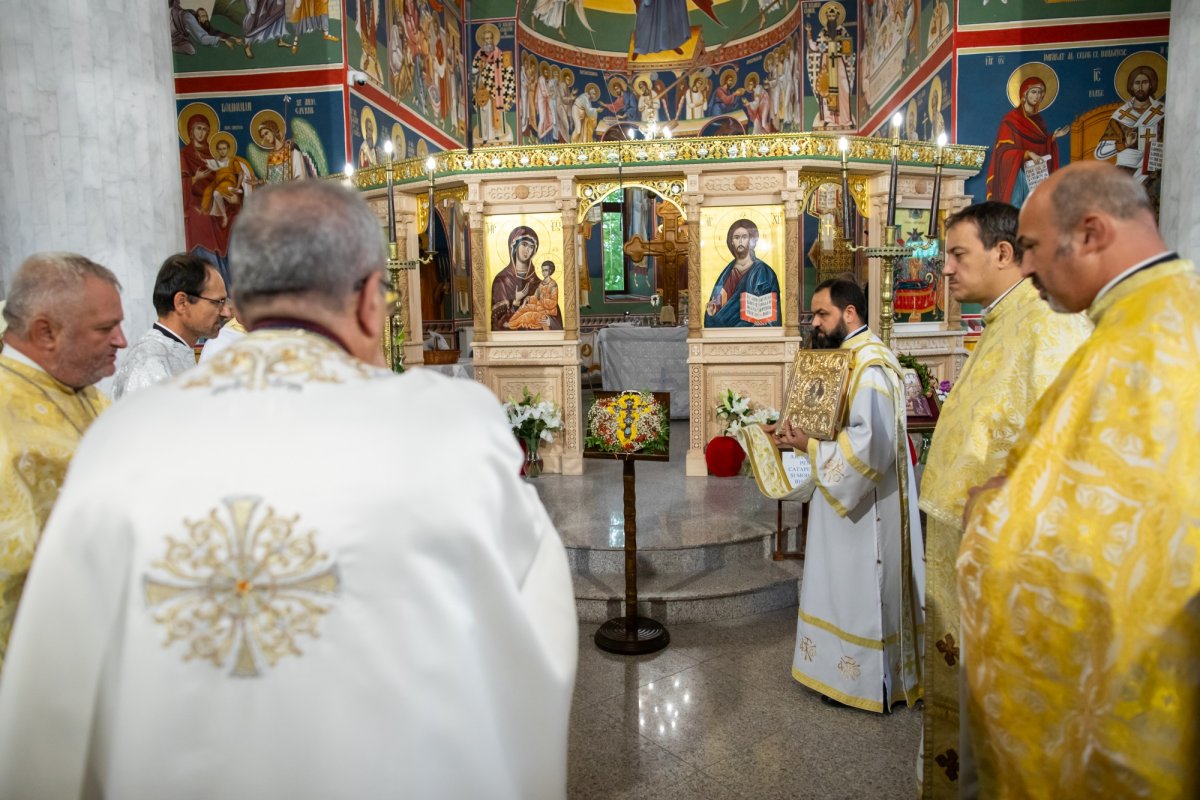 Fidelitate față de o familie de sfinți martiri în Capitală  268973