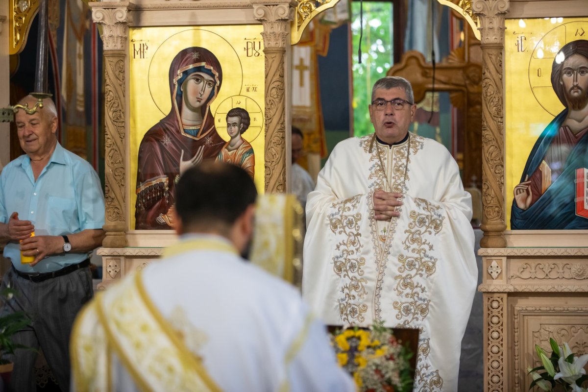 Fidelitate față de o familie de sfinți martiri în Capitală  268977