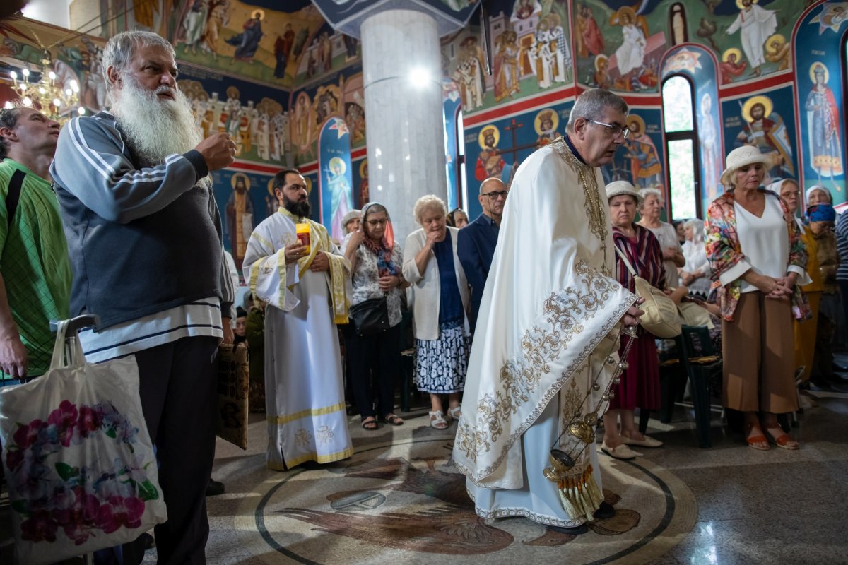 Fidelitate față de o familie de sfinți martiri în Capitală  268983