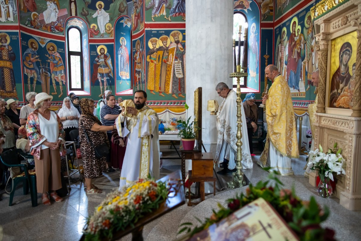 Fidelitate față de o familie de sfinți martiri în Capitală  268985