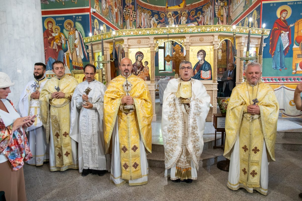 Fidelitate față de o familie de sfinți martiri în Capitală  268986