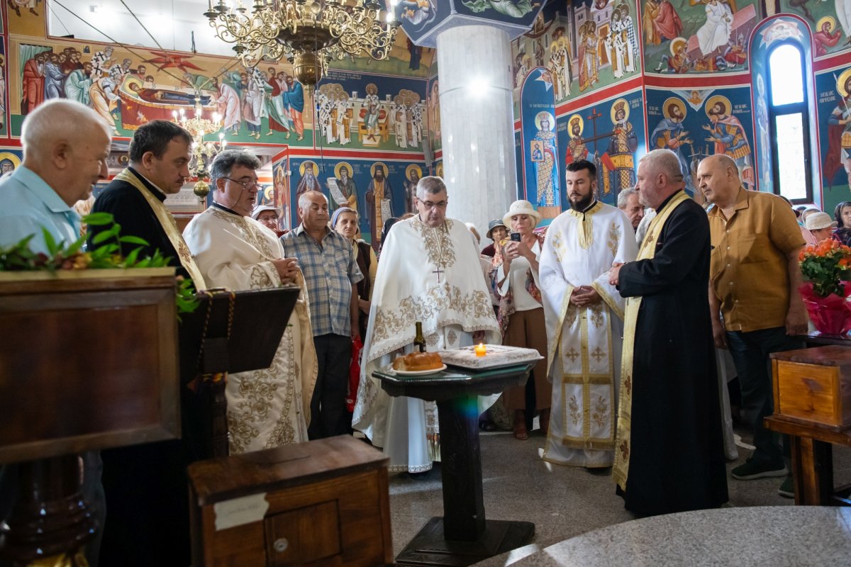 Fidelitate față de o familie de sfinți martiri în Capitală  268991