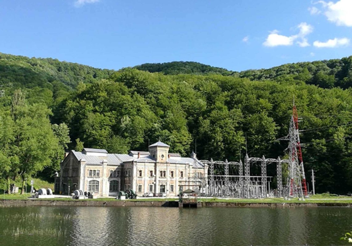 Primul parc fotovoltaic plutitor 269006