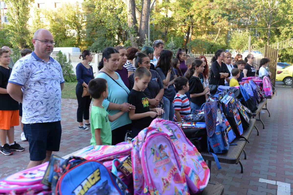 Sprijin la început de an școlar pentru 300 de elevi din sectorul 6 al Capitalei 269036