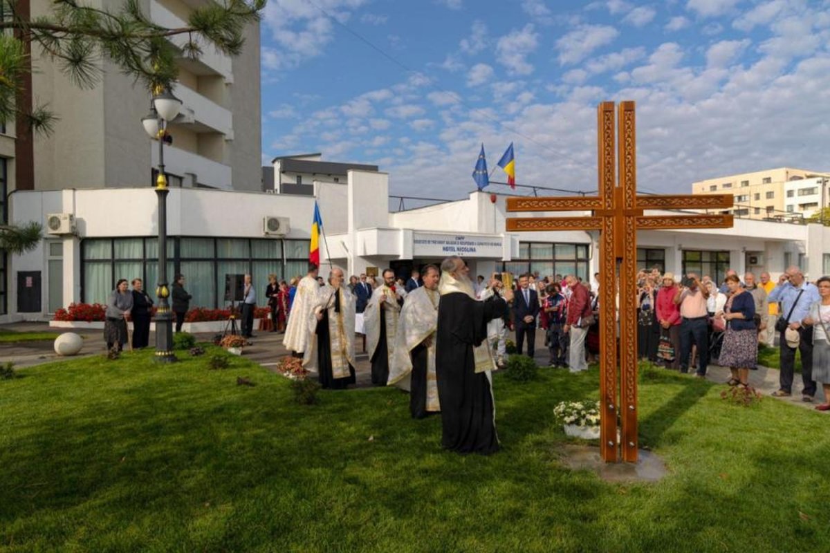 Mitropolitul Moldovei și Bucovinei a sfinţit o troiţă în Parcul Seniorilor 269282