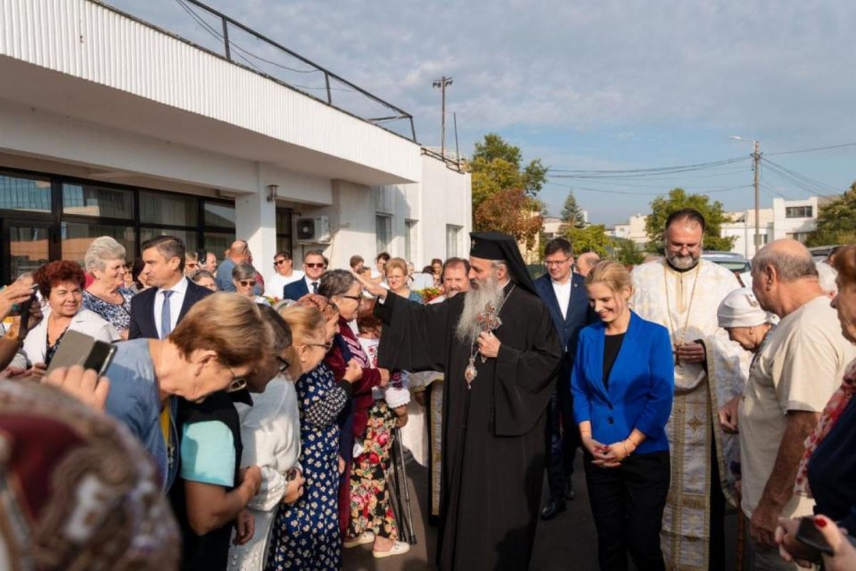 Mitropolitul Moldovei și Bucovinei a sfinţit o troiţă în Parcul Seniorilor 269283
