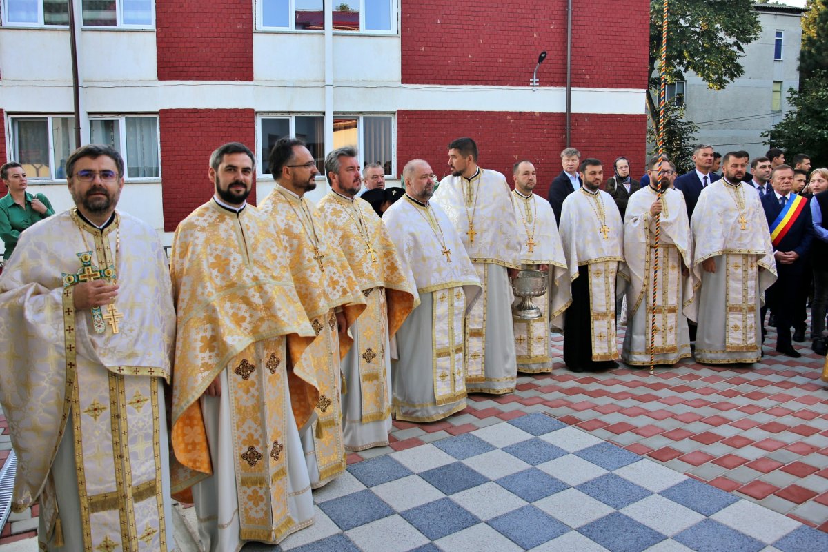 Sfințirea paraclisului Seminarului „Sfântul Ioan Iacob” din Dorohoi 269248