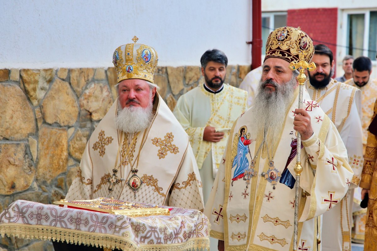 Sfințirea paraclisului Seminarului „Sfântul Ioan Iacob” din Dorohoi 269250