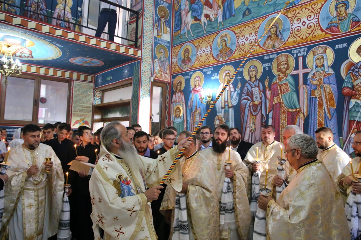 Sfințirea paraclisului Seminarului „Sfântul Ioan Iacob” din Dorohoi 269256