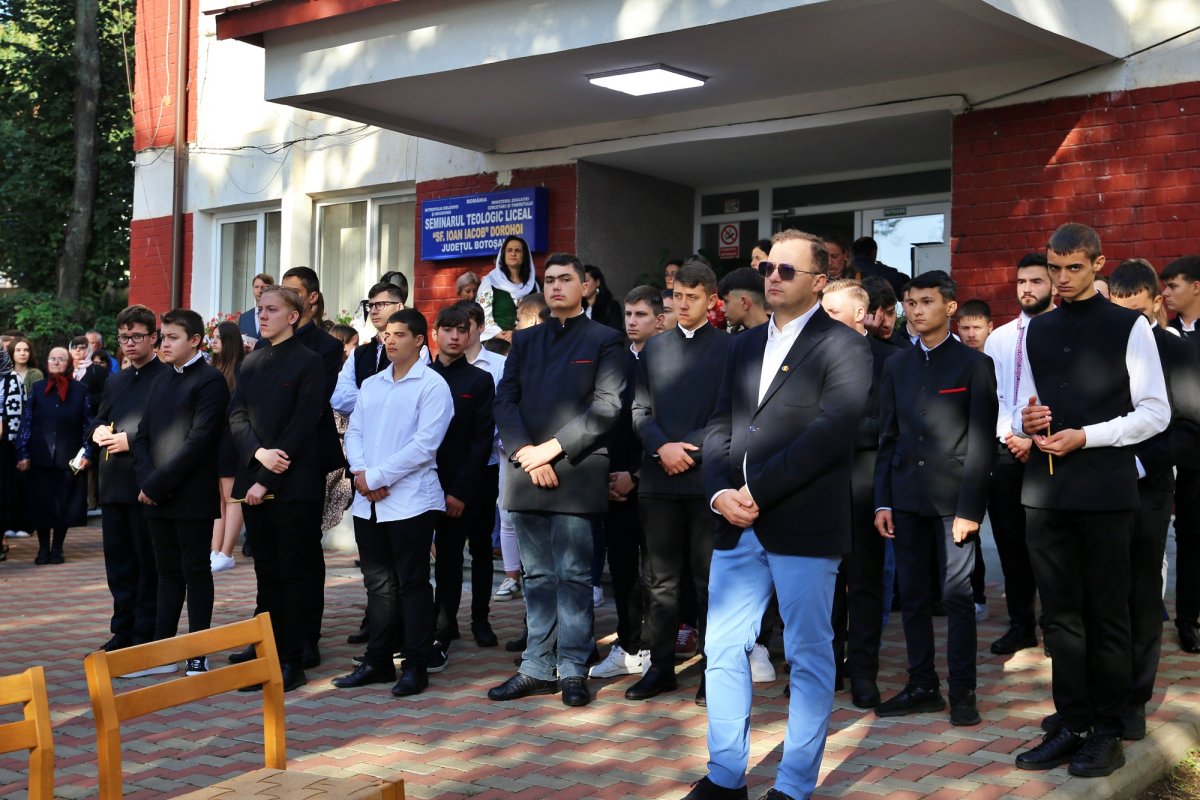 Sfințirea paraclisului Seminarului „Sfântul Ioan Iacob” din Dorohoi 269259