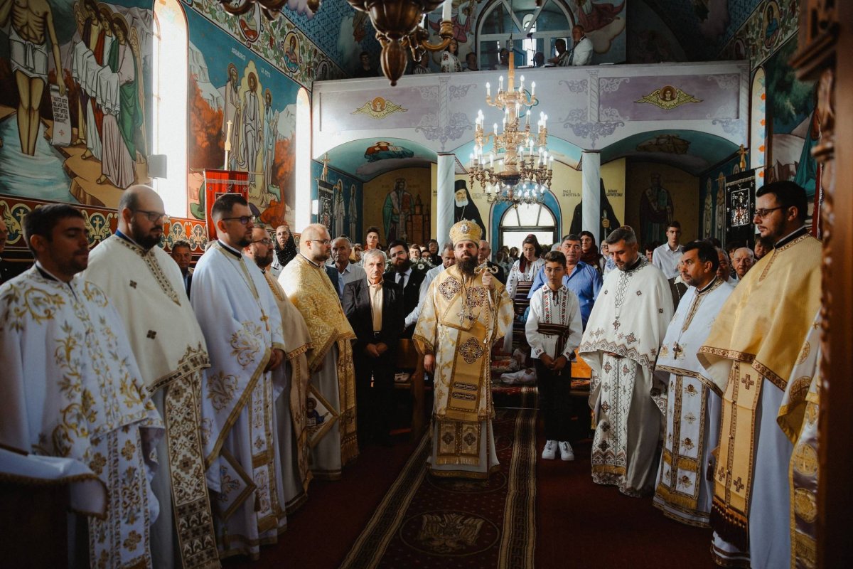 Binecuvântare pentru comunitatea parohială din Sântioana, județul Cluj 269531