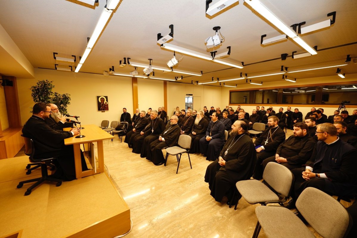 Cursuri pentru obținerea gradelor profesionale pentru clericii din diaspora europeană 269511