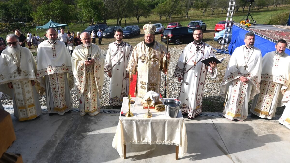 Târnosirea bisericii din localitatea sălăjeană Bizușa 269524